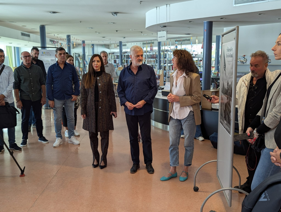 U knjižnici otvorena izložba ratnih fotografija 'Šibeniče, ti si stina'