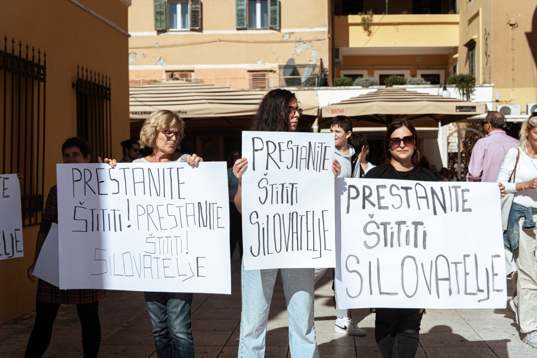 Šibenčanke u prosvjednoj akciji: 'Prestanite štititi silovatelje'
