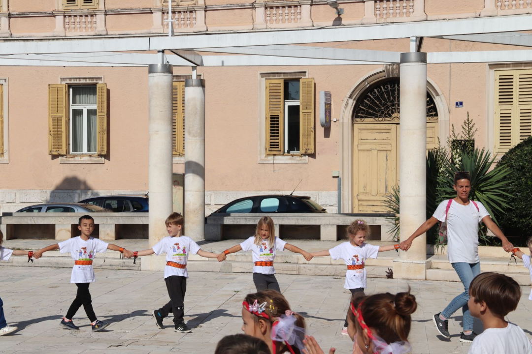 Mališani iz šibenskih vrtića glazbom, plesom i igrom obilježili Dan grada