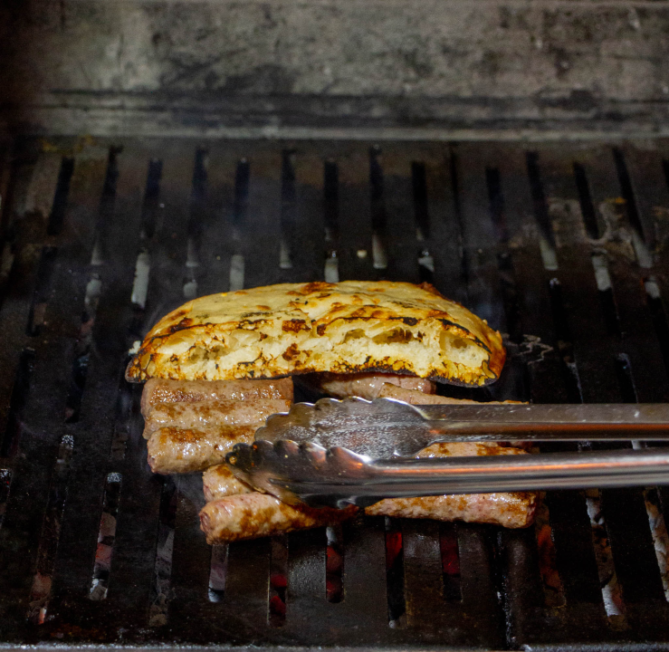 Meso u centru pažnje: Bronzin predstavlja ćevape 