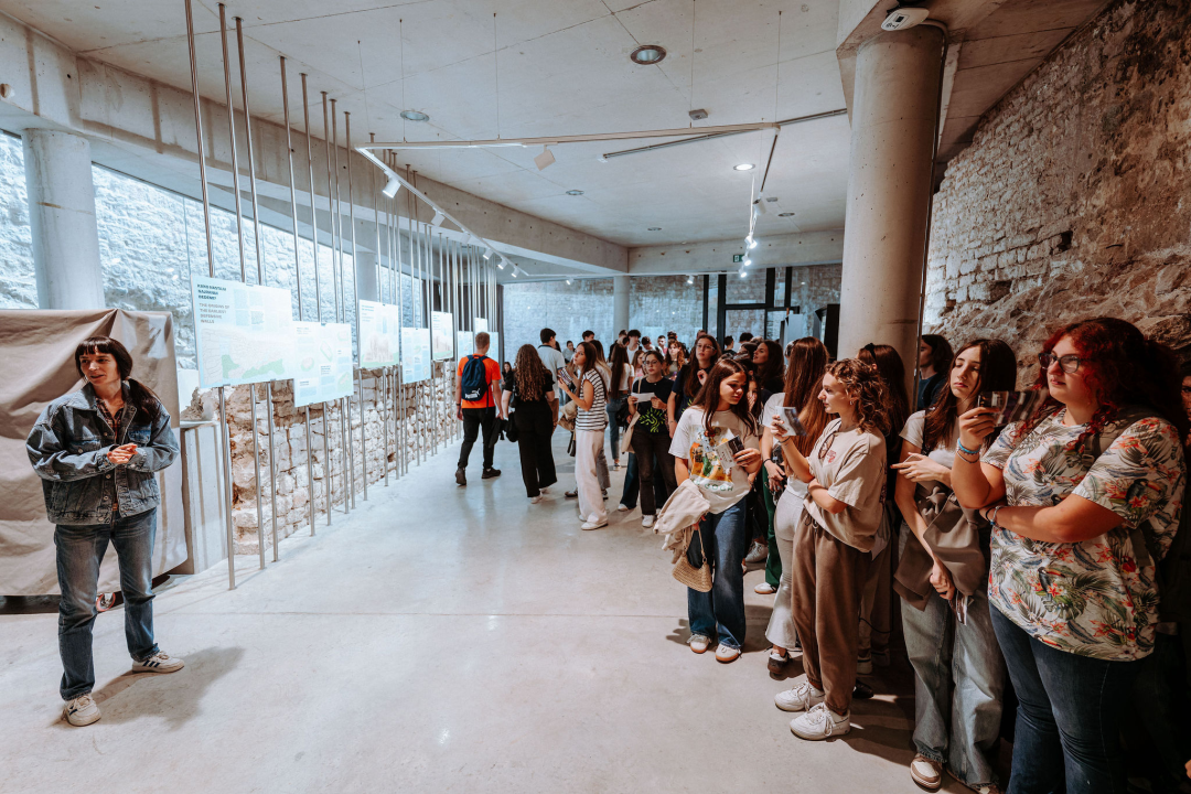 Preko 300 šibenskih gimnazijalaca pohodilo tri tvrđave: 'Ma vidi koliko mladih, lipo li ih je vidit'