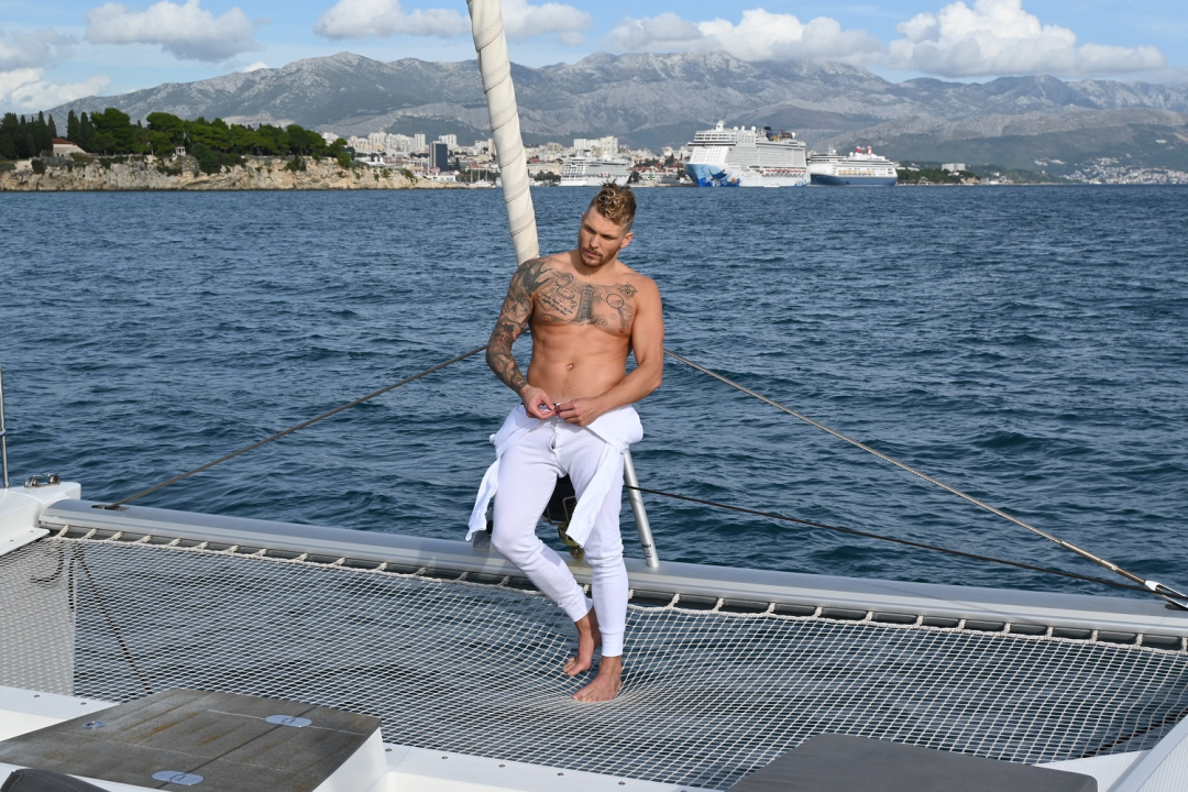 Bablje ljeto je još toplije uz novi kalendar Barakuda: U morskom okruženju pokazali isklesana tijela