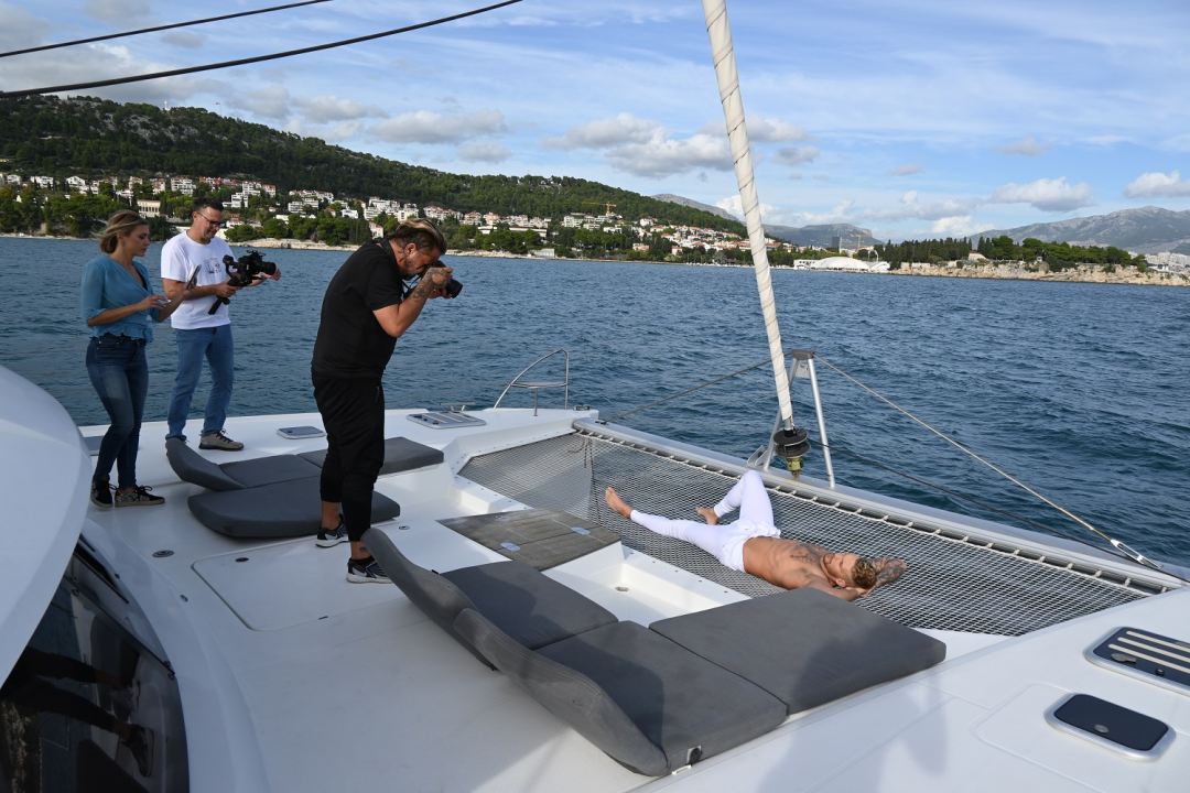 Bablje ljeto je još toplije uz novi kalendar Barakuda: U morskom okruženju pokazali isklesana tijela