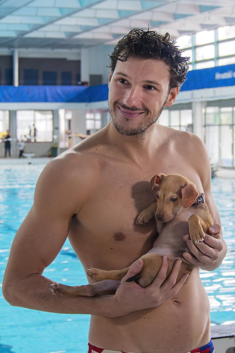 Barakude zagrlile štence i bakicu Alfu u kampanji za spas doma napuštenih pasa