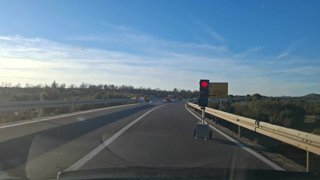 Na magistrali se vozi u kolonama, a čini se da će vozače uskoro snimati još jedna kamera