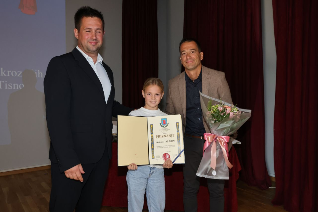 Održana svečana sjednica Općine Tisno, zaslužnim pojedincima uručene nagrade