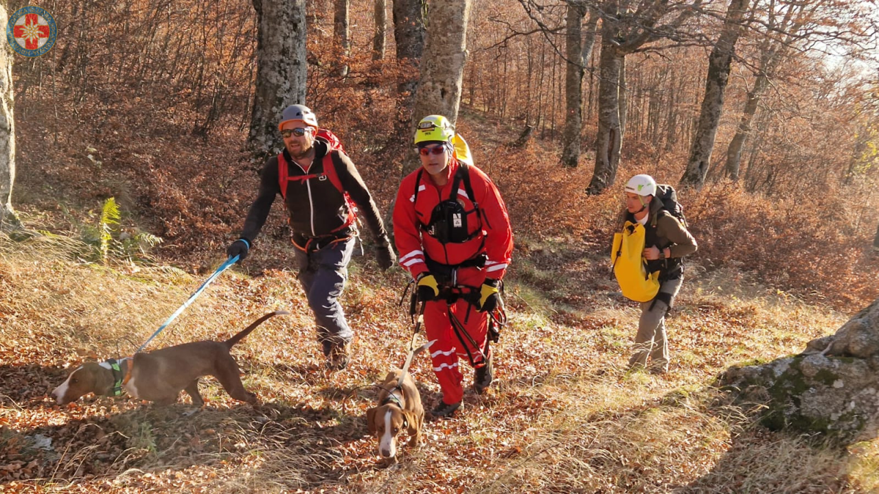 Šibenski HGSS-ovci spasili dva lovačka psa na surovom terenu Dinare