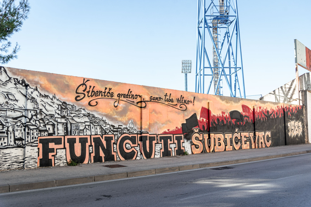 Šibenik diše narančasto: Kvartovi postaju galerije za navijačku umjetnost (2. dio)