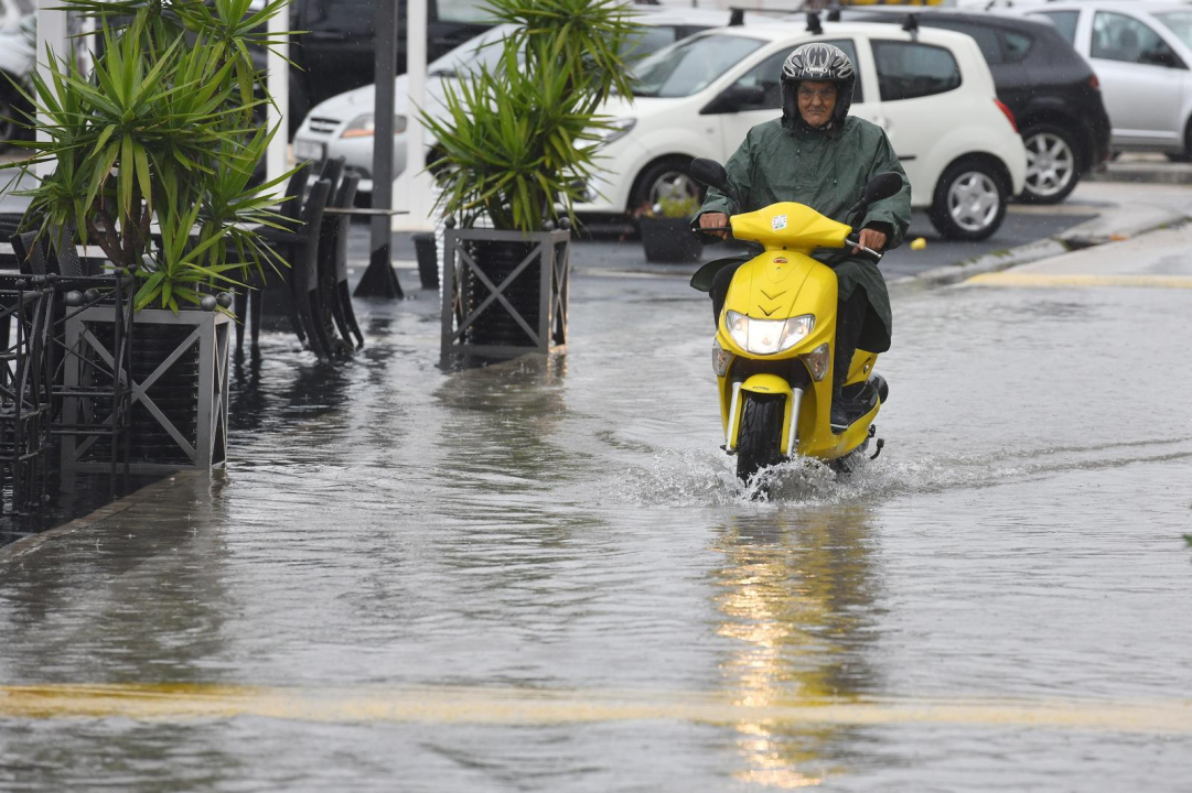 Više ni ne iznenađuje: Kiša ne prestaje padati, Dolac poplavio