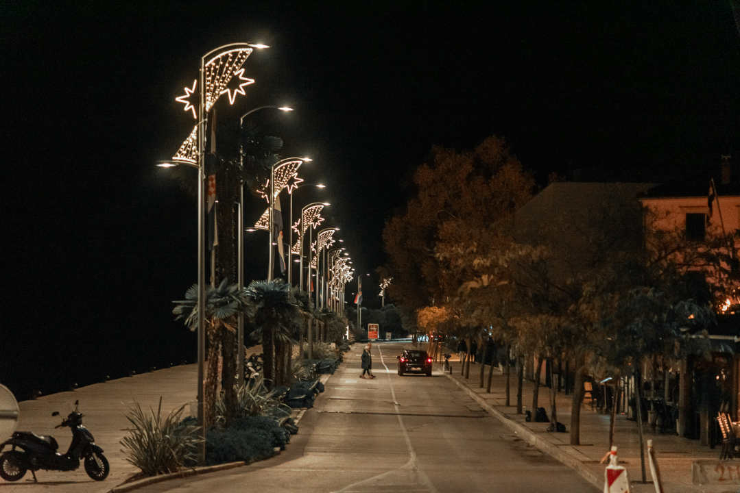 Šibenik je spreman za Adventuru: Pogledajte večernje kadrove koji bude božićni duh