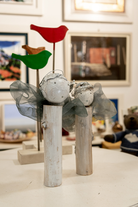 Božić je stigao u Galeriju Juraj Dalmatinac: Pronađite unikatne umjetnine i darove!