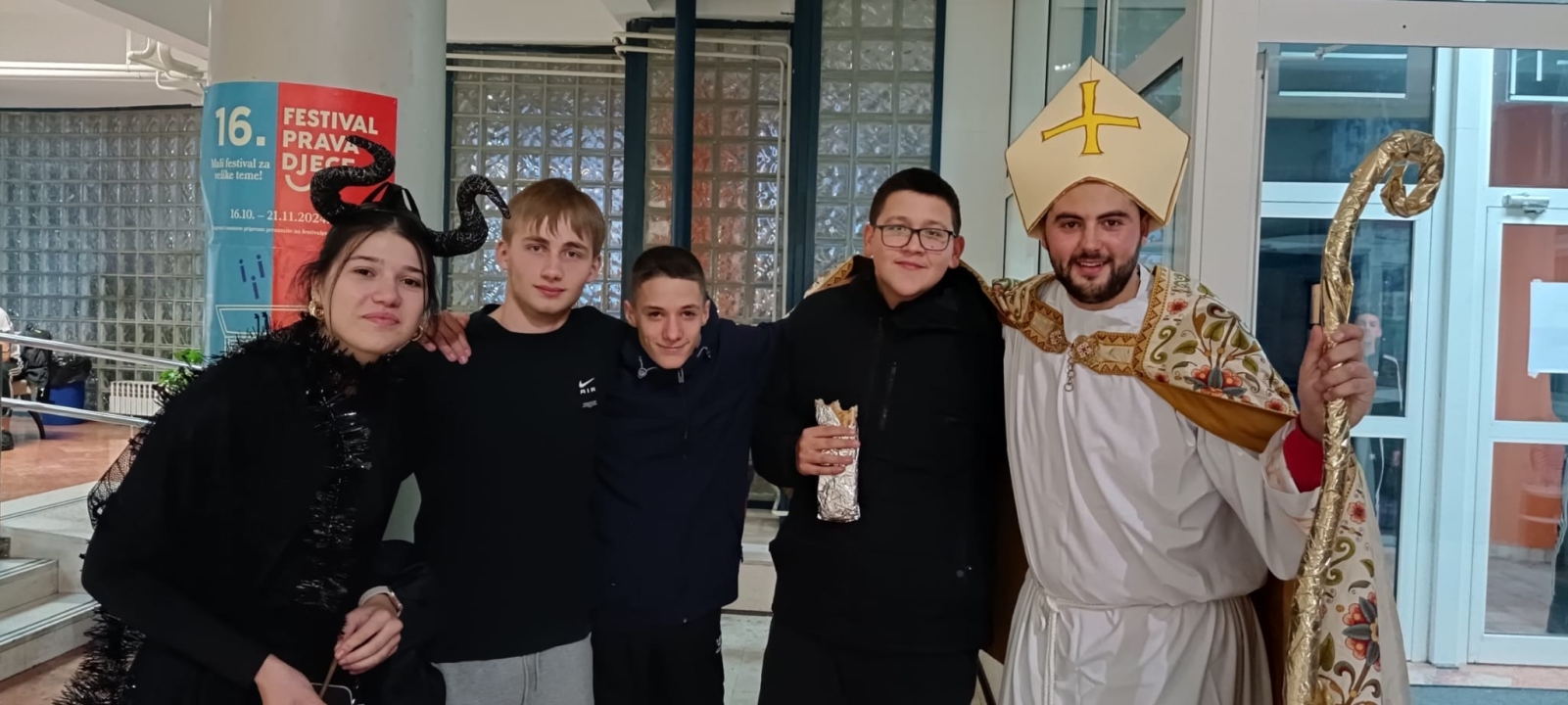 Sveti Nikola i Krampus posjetili učenike i djelatnike Medicinske škole