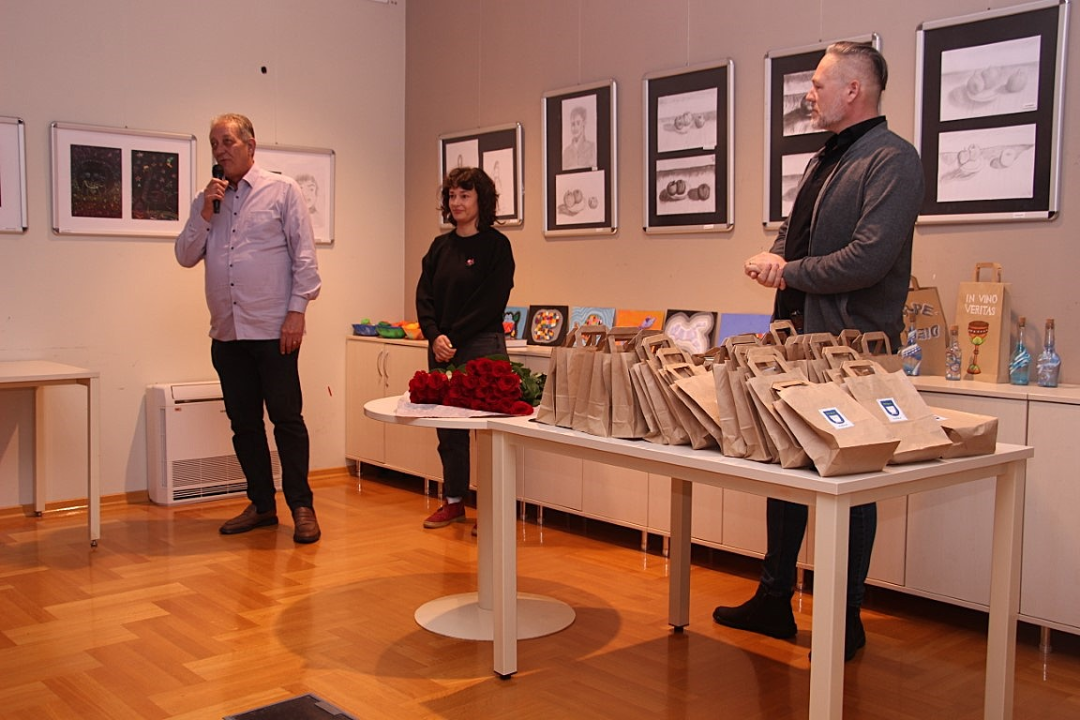 Babyboom u Vodicama: Ove godine 90 novorođenih, gradonačelnik poklonio eure i prigodne darove