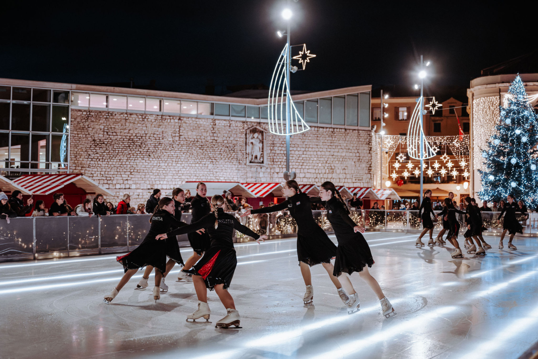 Zagrebačke pahuljice priredile pravu bajku na šibenskom klizalištu
