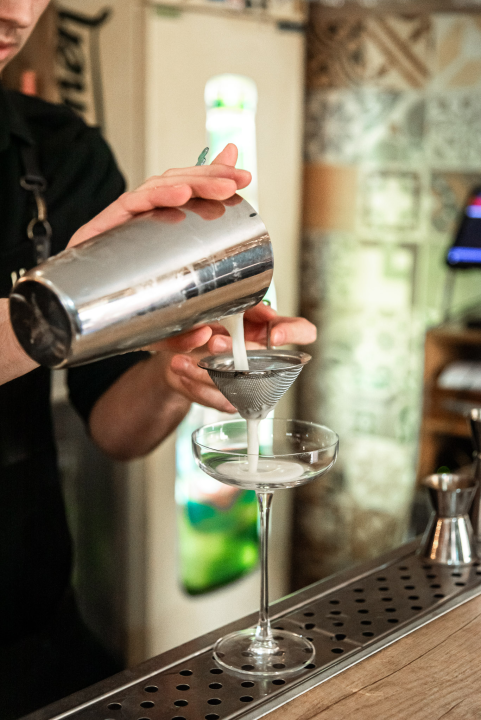 Zima u Vintage Baru: Uživajte u toplim koktelima i kreativnom programu 