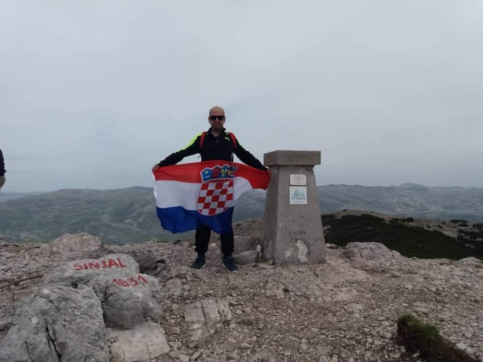 Primio najviše priznanje: Šibenski planinar Jakov Roško savladao sve najatraktivnije vrhove u Hrvatskoj