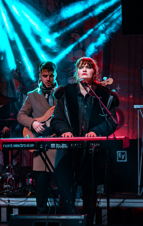 Bend s energičnim ženskim vokalima otvorio tjedan zabave na Adventuri