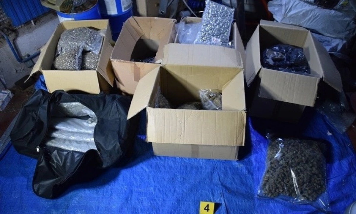 Velike količine droge i oružja pronađeno u autoservisu