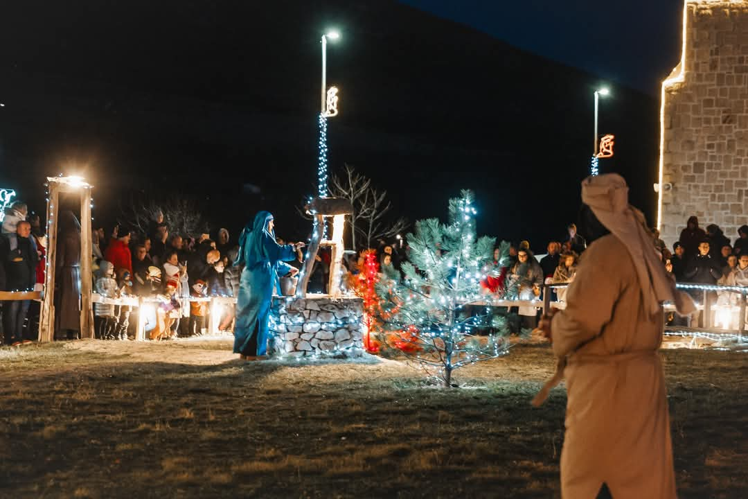 U Čavoglavama uprizorene žive jaslice. Pogledajte kako je bilo