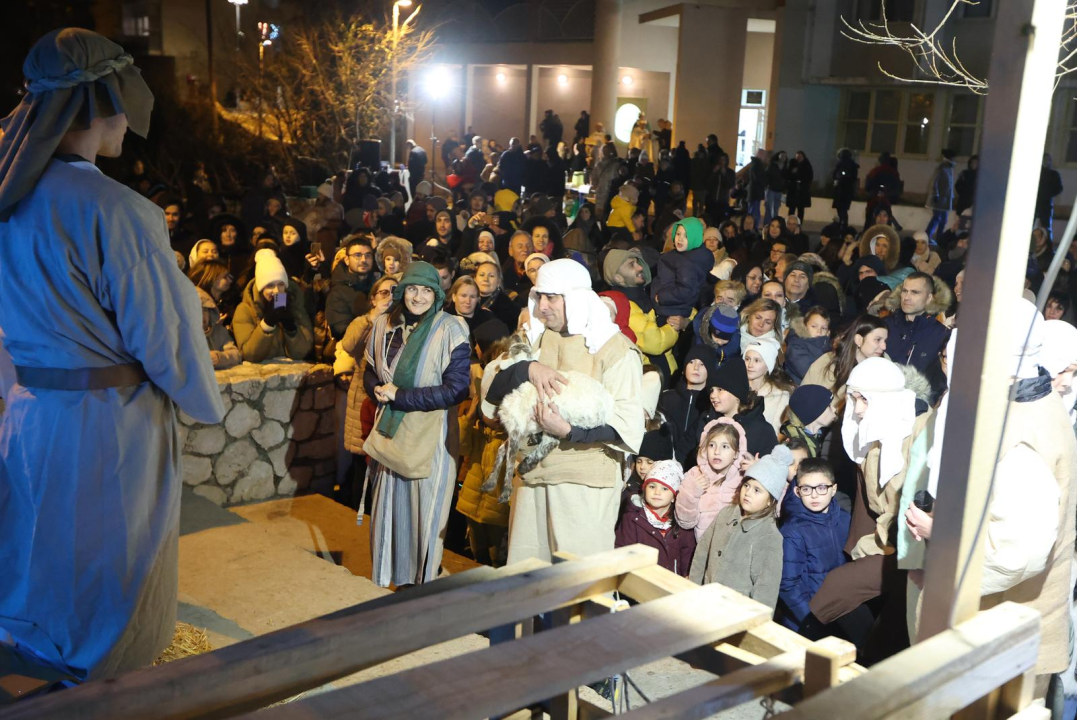 U izvedbi župljana sv. Petra na Vidicima uprizorene žive jaslice
