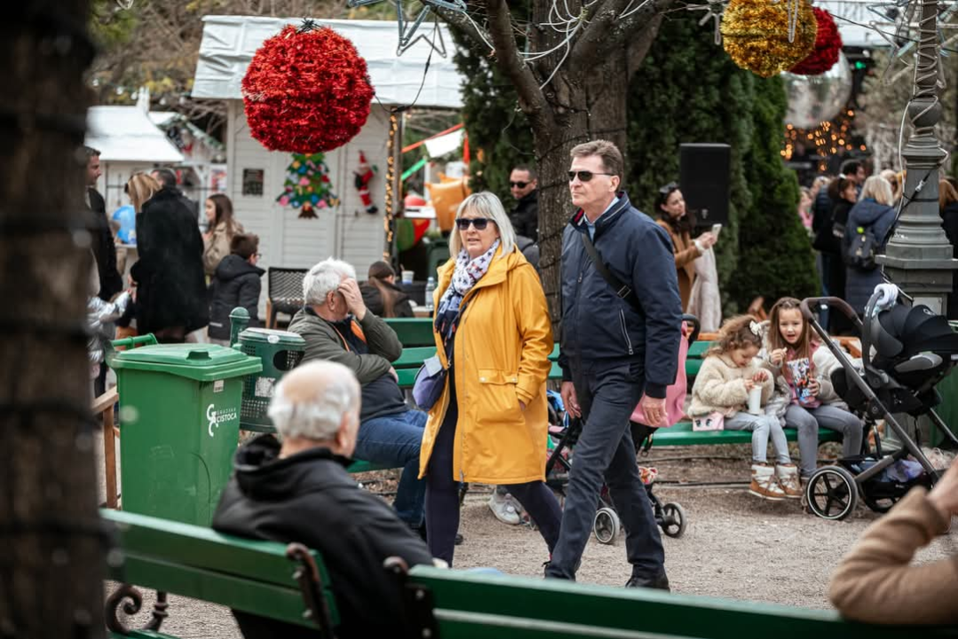 Top Show Band Cabaret zagrijava Šibenčane u parku