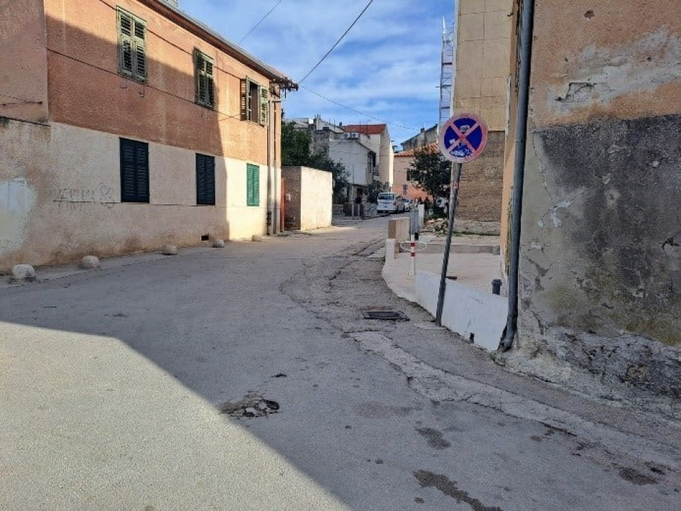 Do kraja tjedna bit će gotov novouređen kolnik u Ulici Slobodana Macure