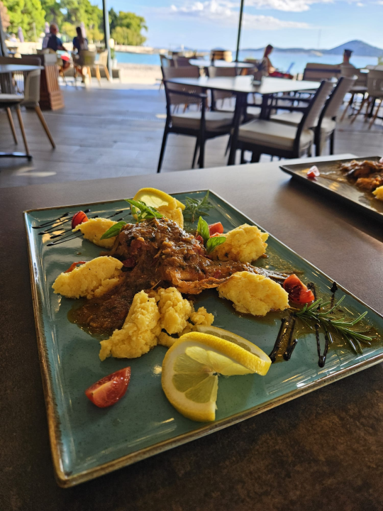 FOTO Ne propustite nezaboravnu večer uz Tamburaški sastav Neverin u restoranu Šarm!