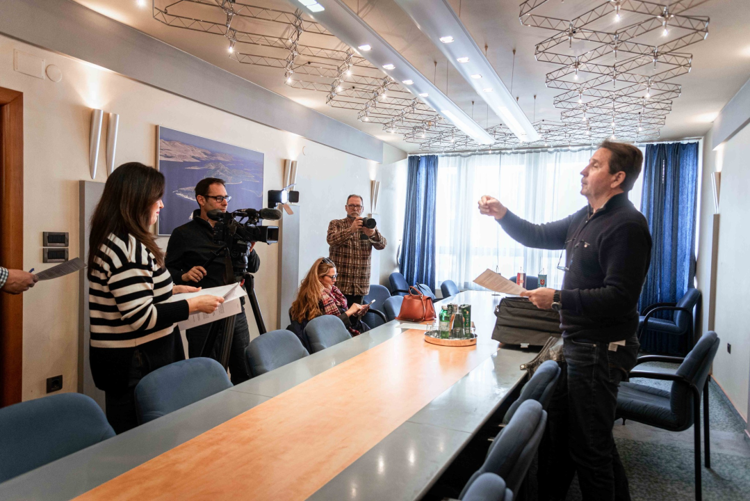 Petrina najavio žurno sazivanje Skupštine zbog spornog sporazuma o sufinanciranju domova za starije