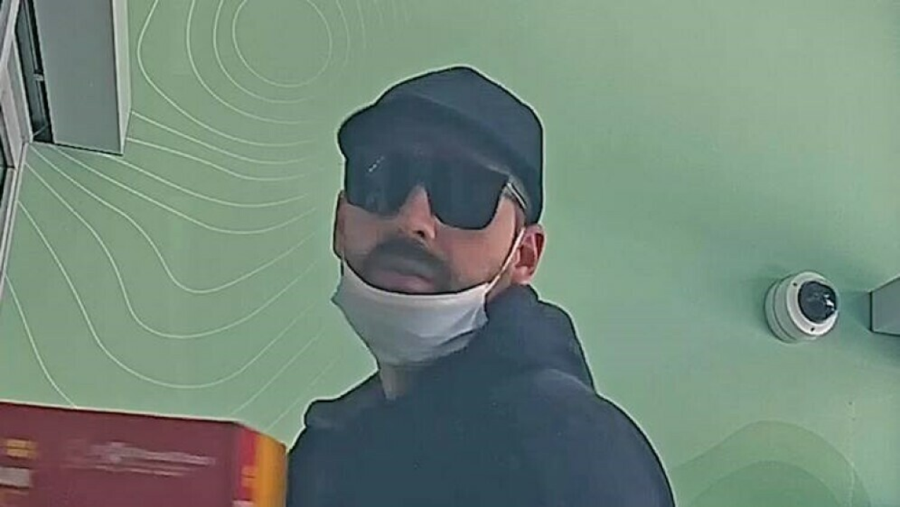 Policija traži muškarca s fotografija, objavila i zbog čega