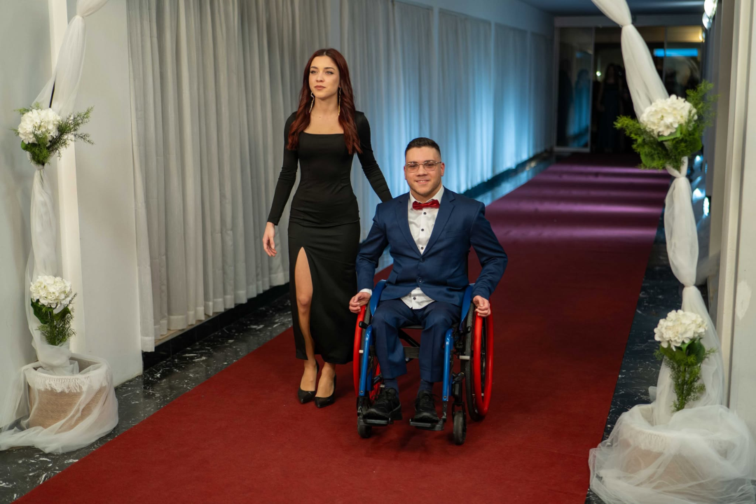 FOTOGALERIJA Zavirite na spektakularni Maturalni ples Ekonomske škole (2)