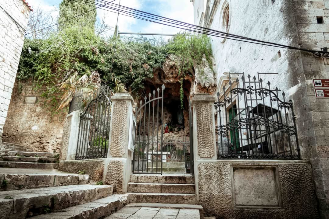 Gorica zimi: U starom šibenskom kvartu 'nema pasa', ali nađe se poneka mačka