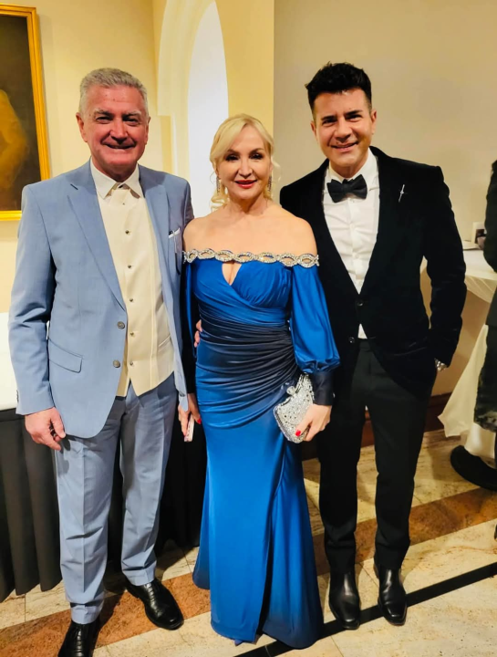 Večeras je u zagrebačkom hotelu Westin održana tradicionalna Šibenska večer, okupljanje Šibenčana i prijatelja Šibenika koje već godinama organizira Društvo Šibenčana i prijatelja Šibenika u Zagrebu.