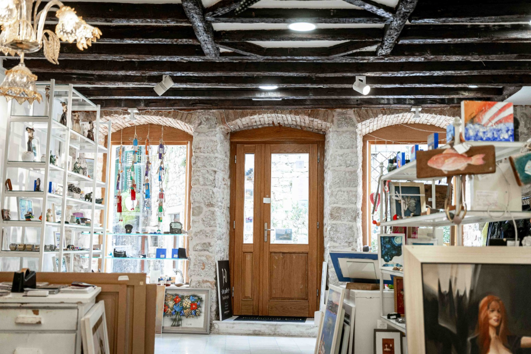 FOTO Otkrijte unikatne umjetnine i modne komade Galerije Juraj Dalmatinac