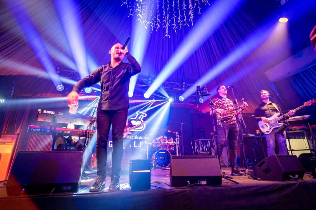 FOTO Caffe Bar Mozart i Grupa Ljubav jamče nezaboravan Dan žena! 