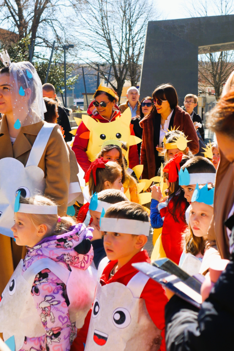 Vesela atmosfera: Velikoj maškaranoj povorci u Kninu pridružili se svi uzrasti