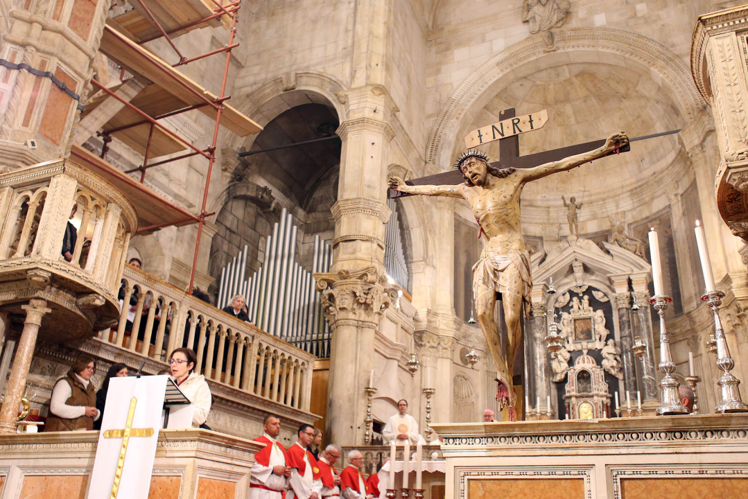 Misom u katedrali i procesijom do crkve Svetog Duha započelo trajno euharistijsko klanjanje