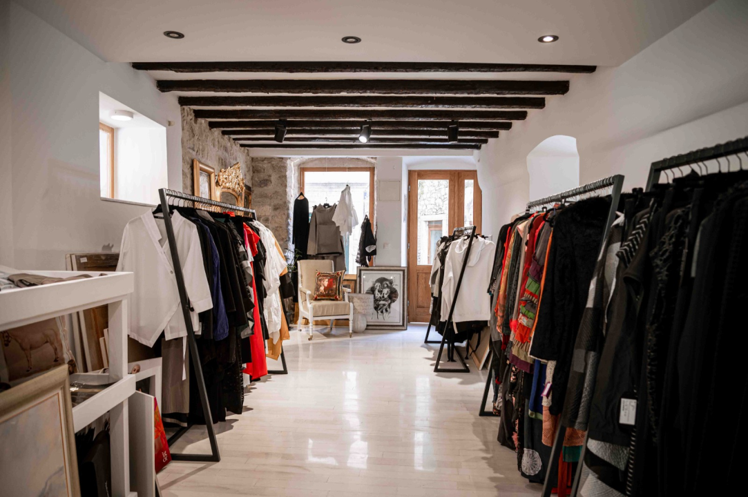 FOTO Proljeće u Galeriji Juraj Dalmatinac: Unikatna umjetnička djela, popusti i modni noviteti!