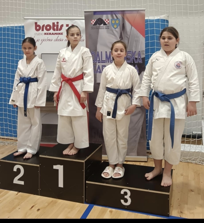 FOTO: Karataši Osvita osvojili u Makarskoj 13 medalja, od toga tri zlata