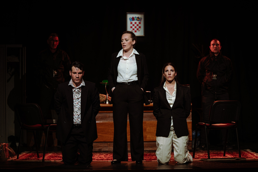 Ljubitelji kazališta s velikim zanimanjem 'pohrlili' u Vodice na premijeru predstave šibenskog HNK