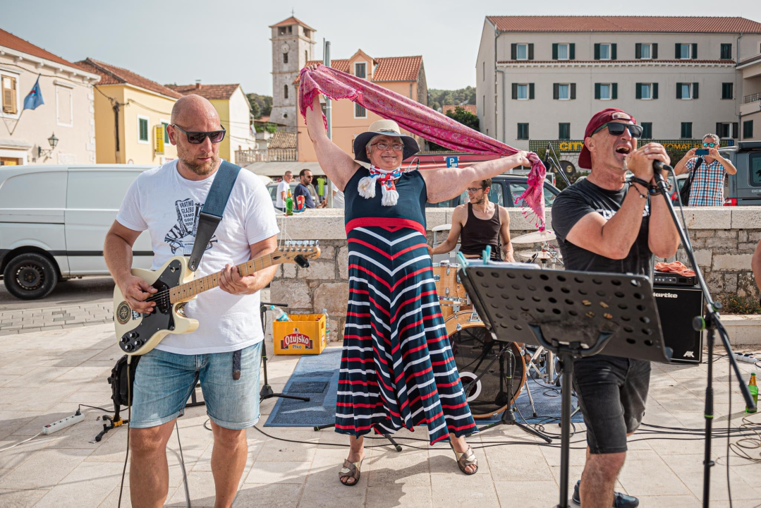 Uoči 'Teških osjećaja' u Azimutu: 'Krenuli smo iz zezancije, a sad smo na drugom albumu'