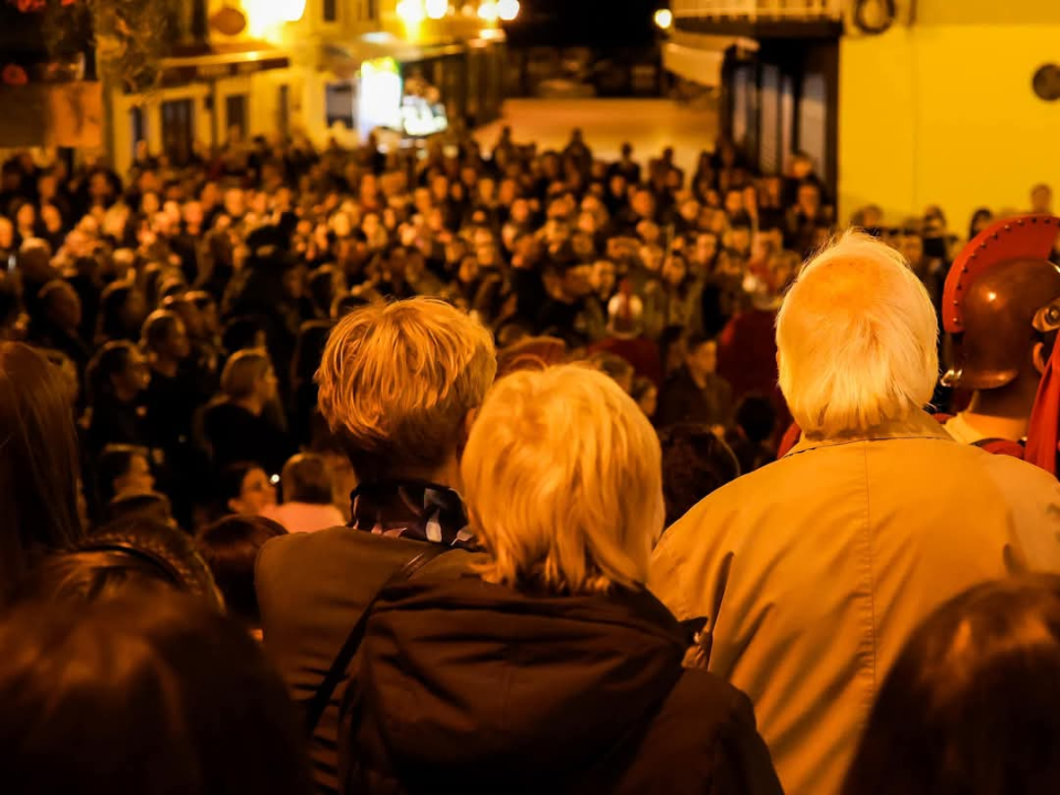 Veliki petak u Vodicama obilježen mirnom procesijom kroz grad