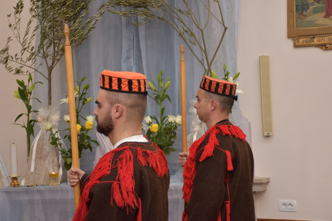 Župljani Marijina Uznesenja i ove godine uprizorili čuvanje Kristova groba