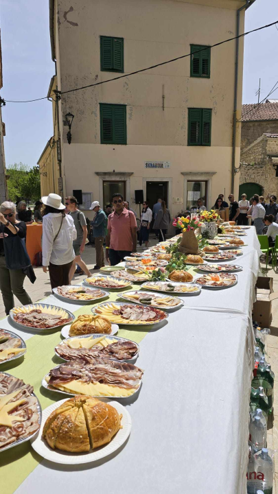 Uskrsni domjenak u Skradinu
