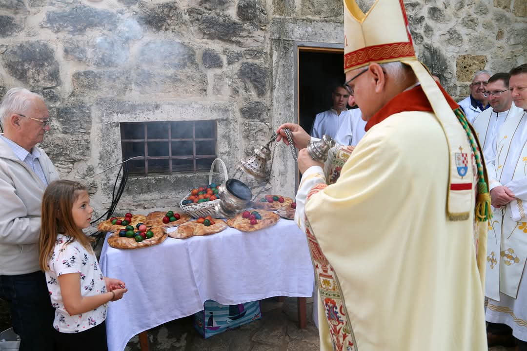 Uskrsno slavlje na Krki okupilo vjernike iz cijele Hrvatske