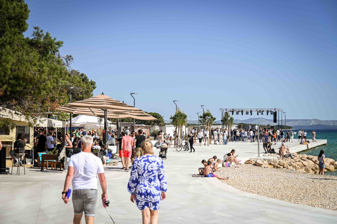 Prvosvibanjska fešta na Jadriji: Neki to vole vruće zagrijali publiku, na Fenikse još stignete