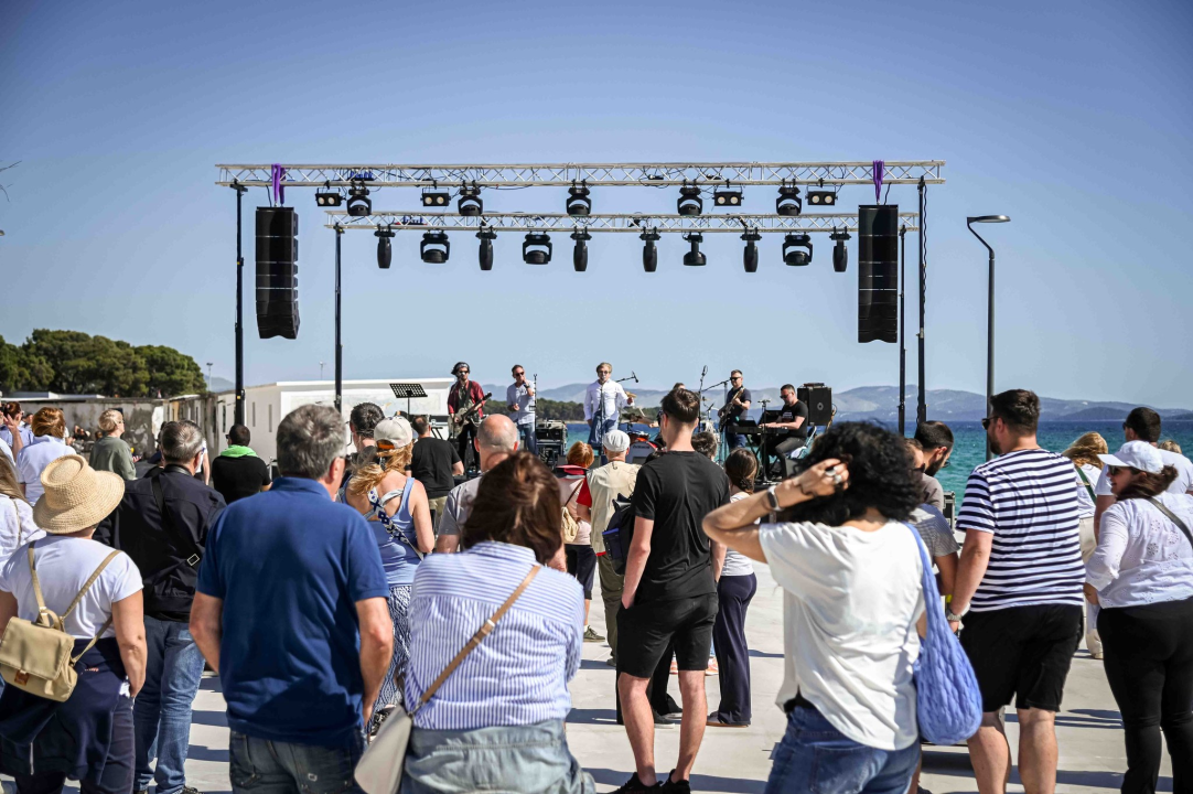 Prvosvibanjska fešta na Jadriji: Neki to vole vruće zagrijali publiku, na Fenikse još stignete