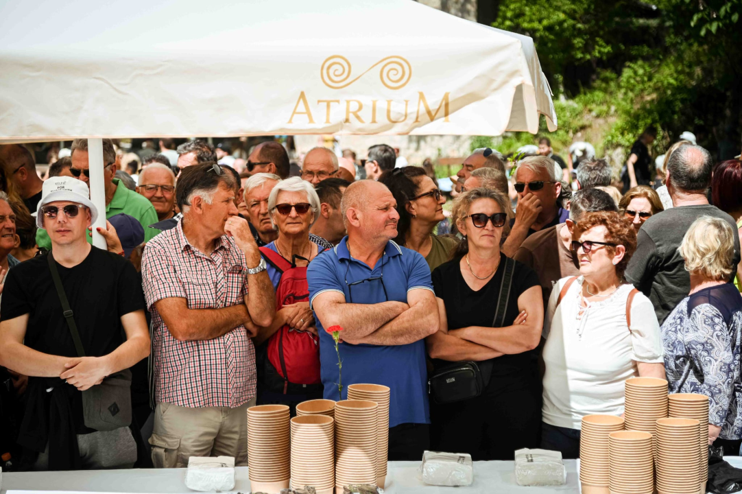 FOTO Uz podjelu fažola obilježen Praznik rada: 'Svim dragim posjetiteljima NP Krka željeli smo danas osigurati ručak'