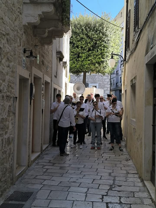 Šibenska narodna glazba budnicom obilježila 1. svibnja, fešte diljem županije