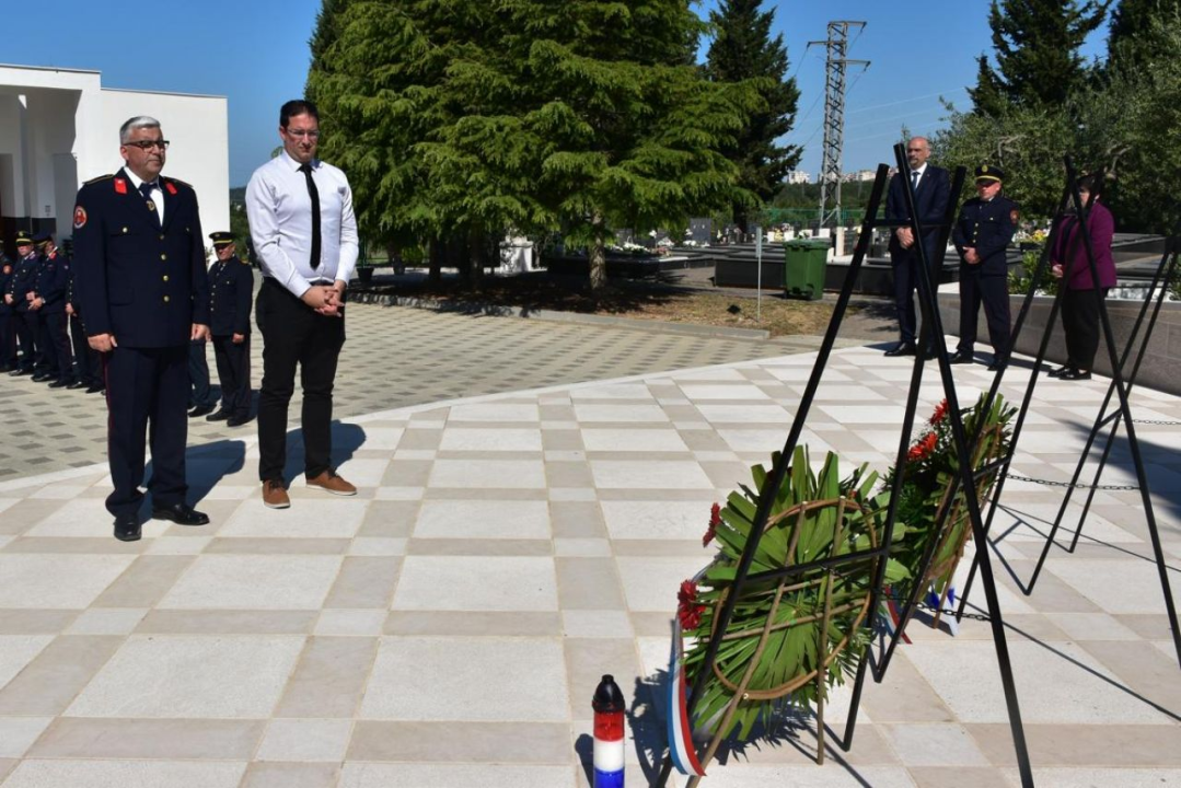 Polaganjem vijenaca obilježen Međunarodni dan vatrogasaca i blagdan sv. Florijana