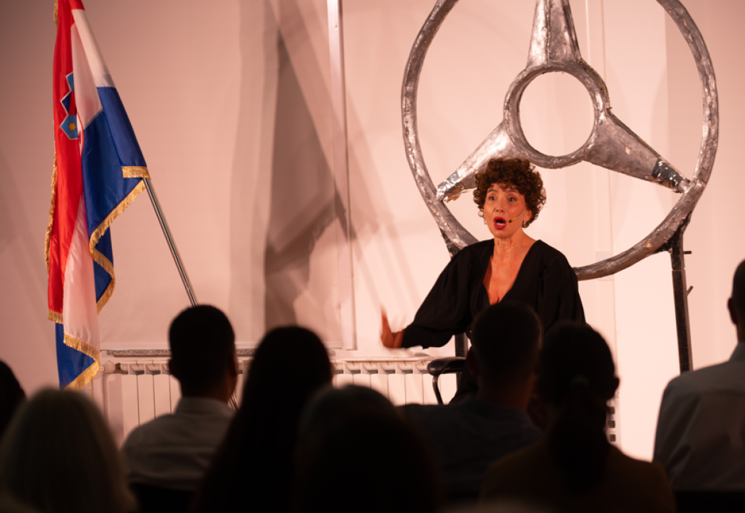 Paško Rakić Kninu poklonio kazališnu večer umjesto političkog skupa